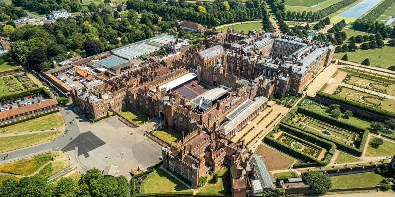 Hampton Court Palace (Gardens & Maze)